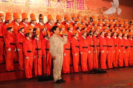 救援秀气的男孩
