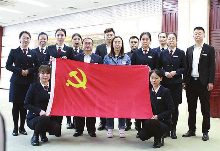 周末推荐|奥斯卡最佳外语片热门!网飞极限生存大片,展现震撼人心的道德抉择